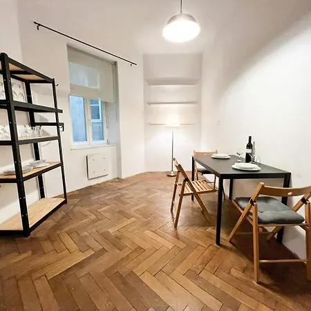 Gallus' Secret Romance Apartment