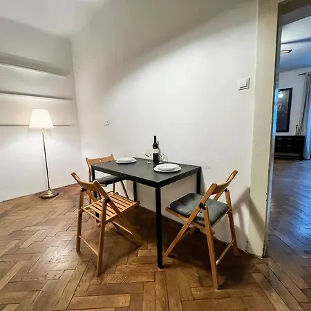 Apartment Gallus' Secret Romance *