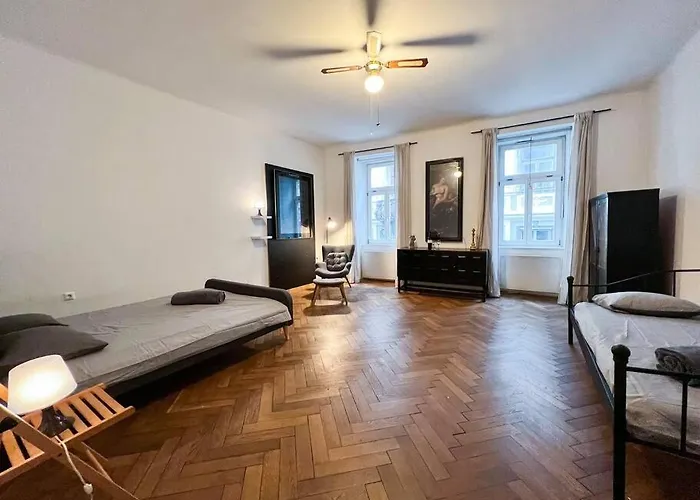 Gallus' Secret Romance *