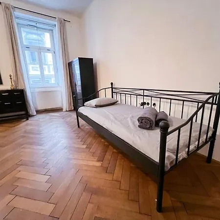 Gallus' Secret Romance *