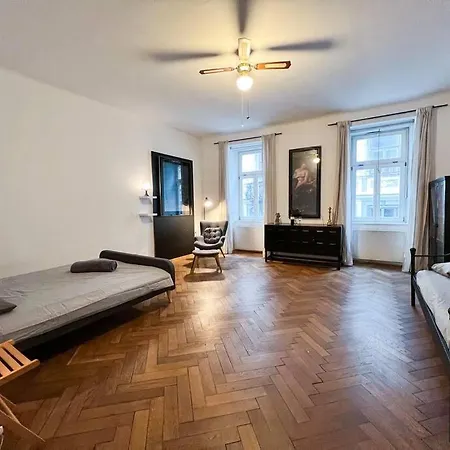 Gallus' Secret Romance *