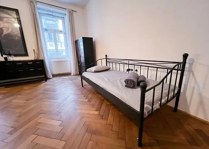 Gallus' Secret Romance *