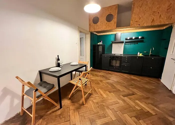 Gallus' Secret Romance